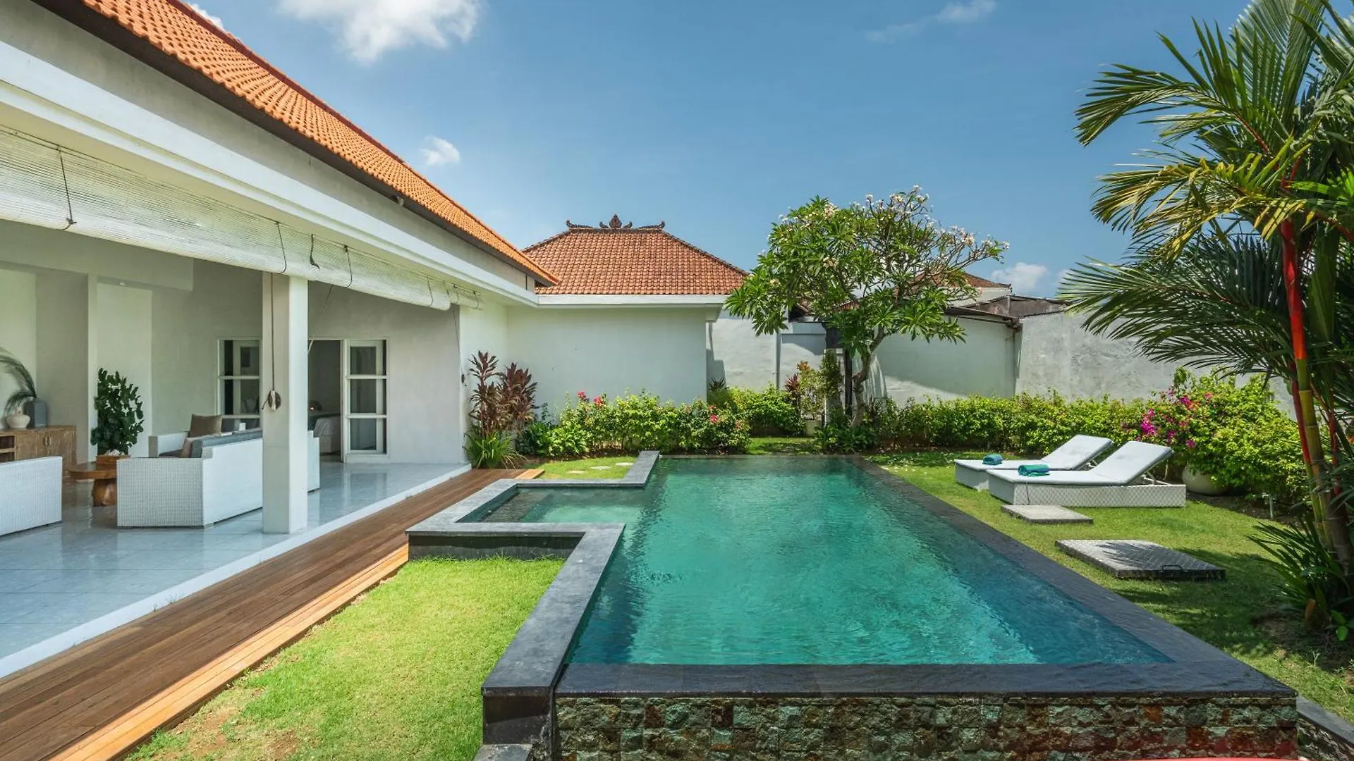 Modern 3 Bedrooms Villa Beach Walking Distance Seminyak