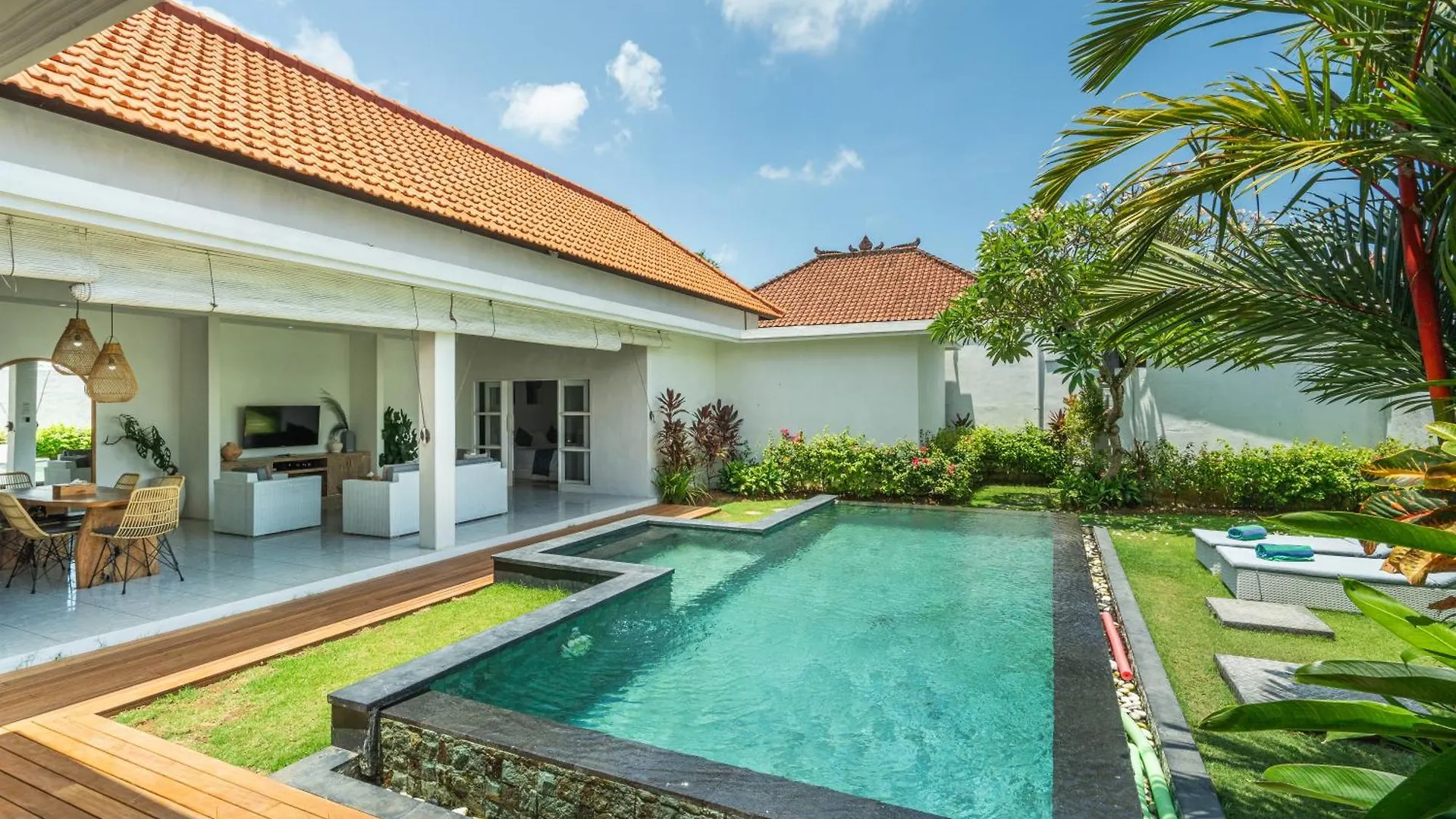 Modern 3 Bedrooms Villa Beach Walking Distance Seminyak Endonezya