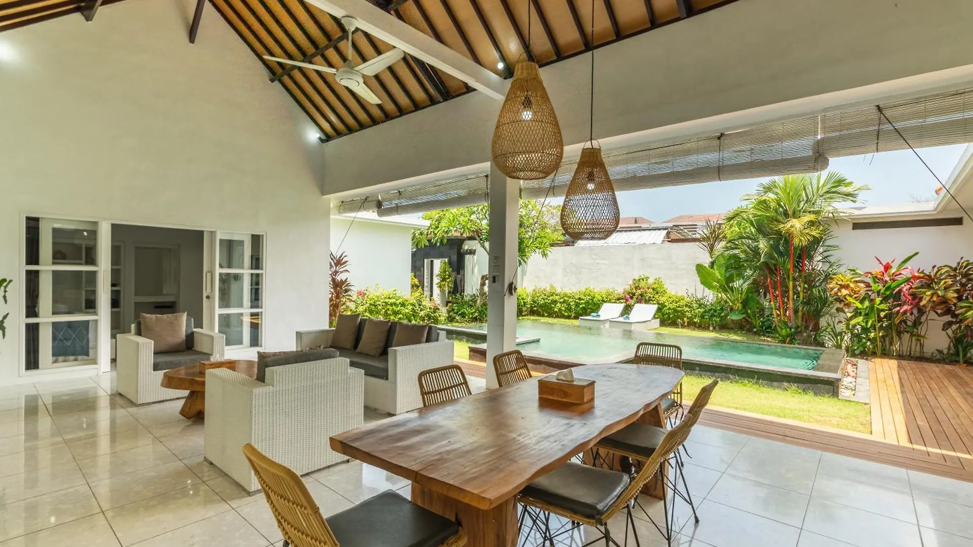 Modern 3 Bedrooms Villa Beach Walking Distance Seminyak