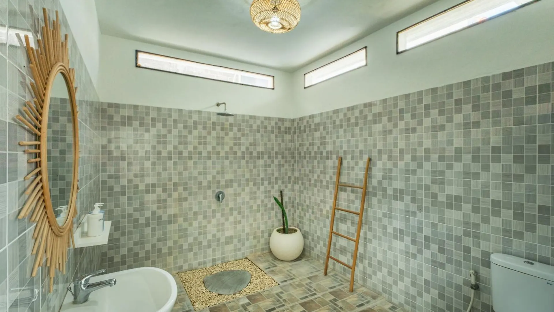 Modern 3 Bedrooms Villa Beach Walking Distance Seminyak