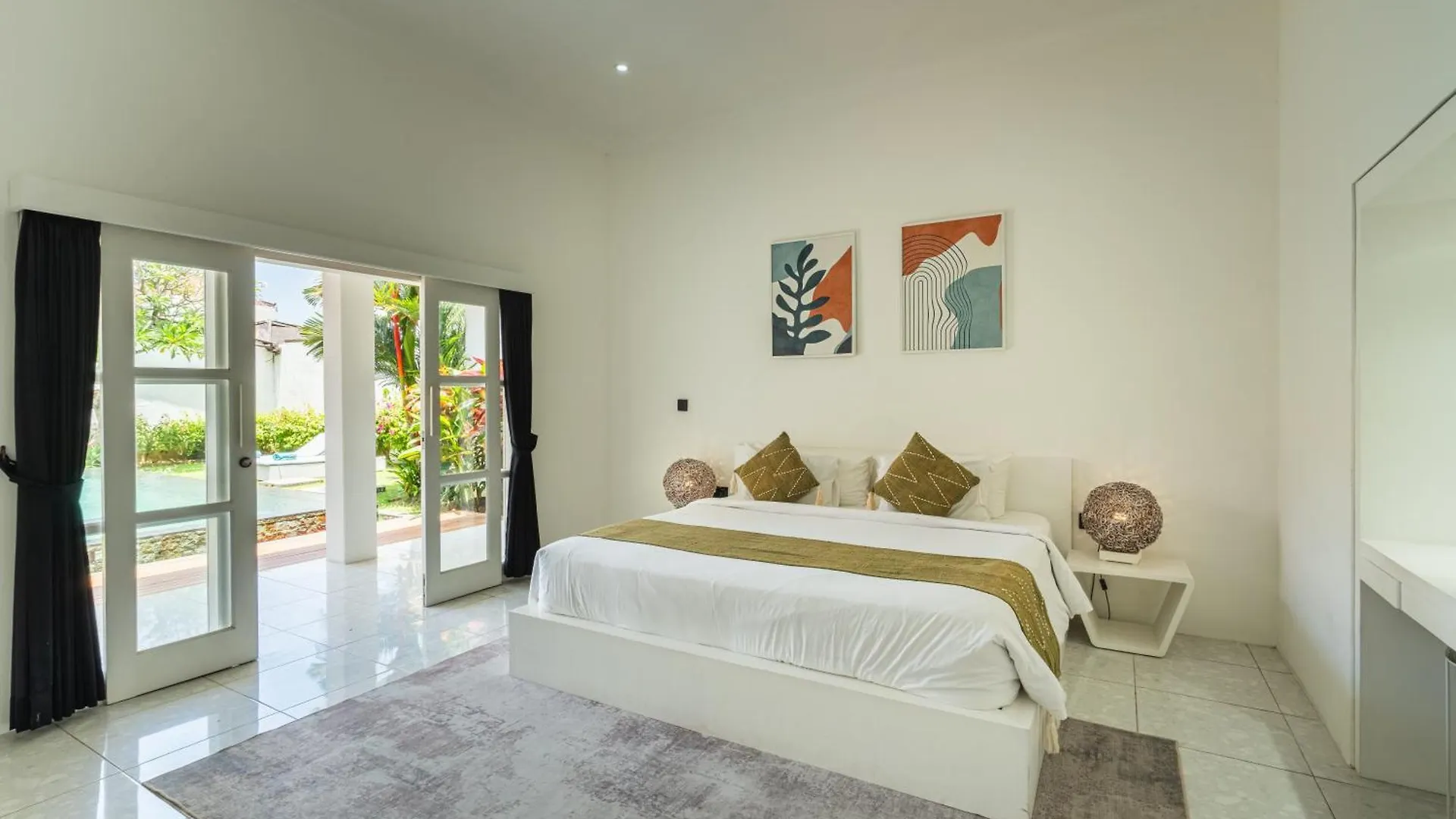 Modern 3 Bedrooms Villa Beach Walking Distance Seminyak Endonezya