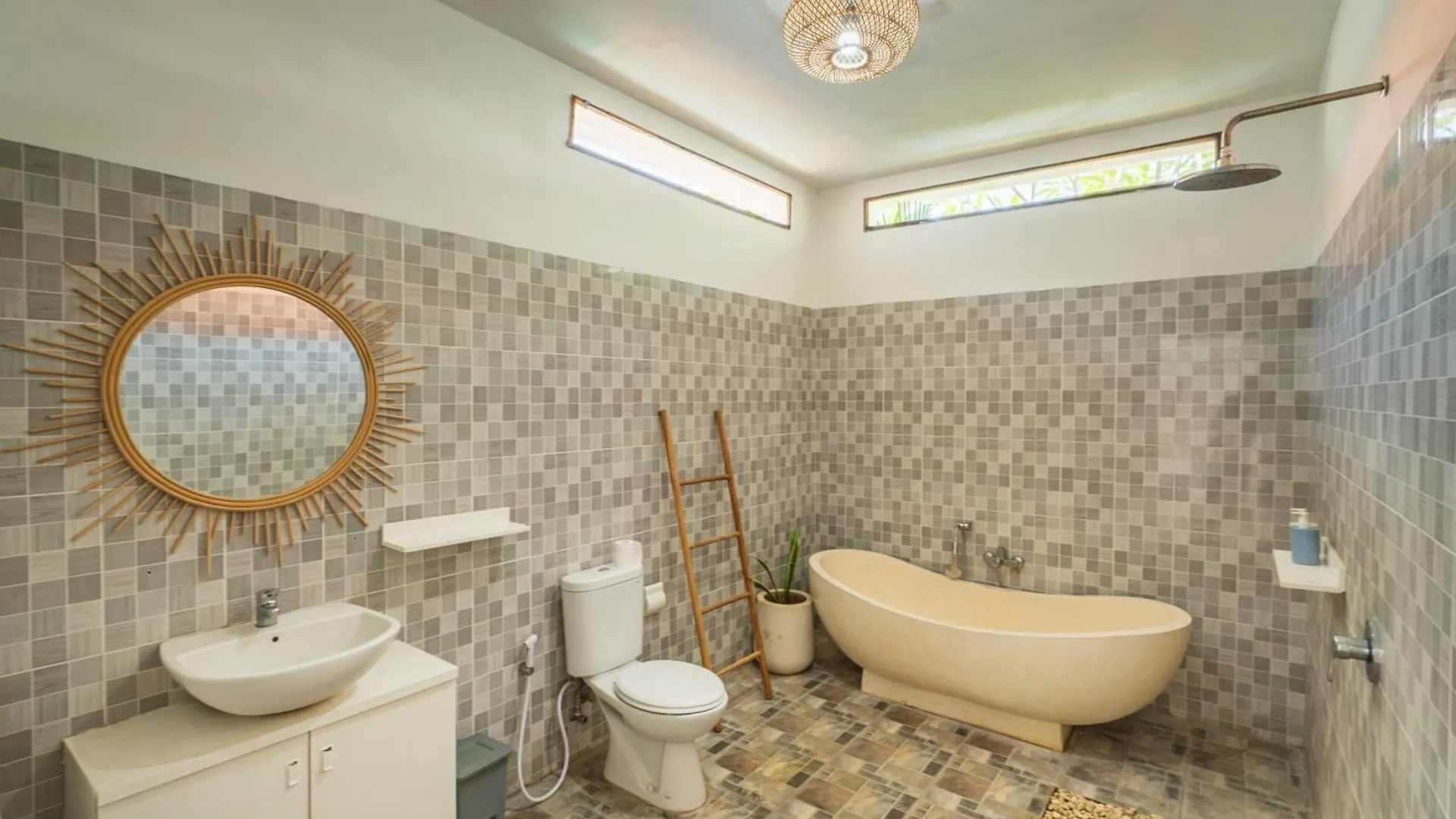 Modern 3 Bedrooms Villa Beach Walking Distance Seminyak Endonezya