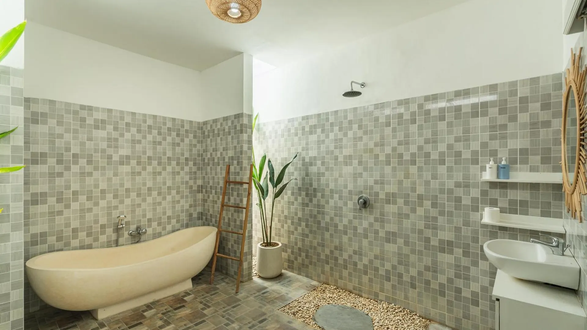 Modern 3 Bedrooms Villa Beach Walking Distance Seminyak